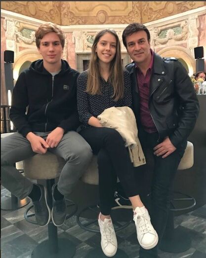 Tony Carreira almoçou com a filha e um amigo