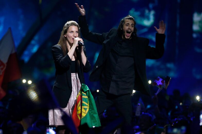 Salvador Sobral e a namorada na Eurovisão