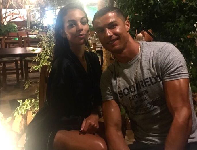 Georgina e Ronaldo em Ibiza, em julho