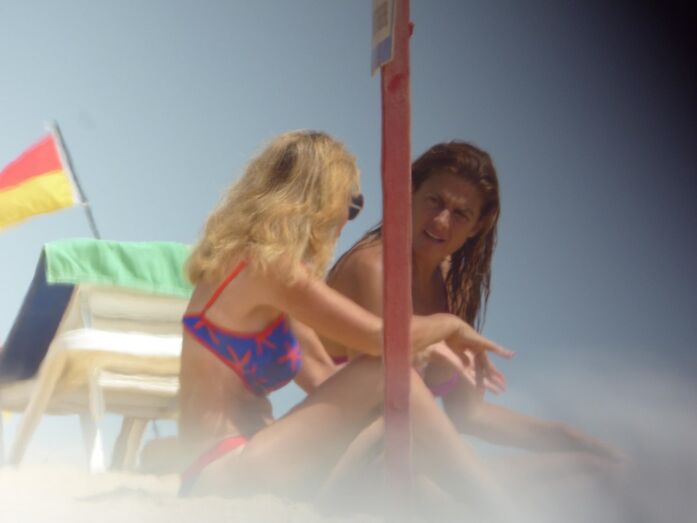 Judite Sousa na praia do Gigi