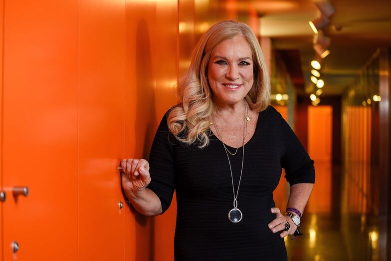 Teresa Guilherme, 62 anos de idade, está empolgada com a estreia do novo 'reality show' da TVI 'Biggest Deal', no domingo, 1 de outubro