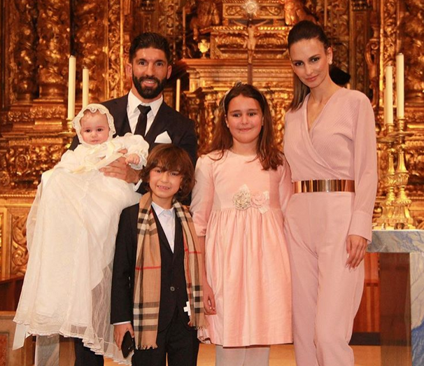 Lúcia Garcia e Bruno Aguiar batizam as filhas