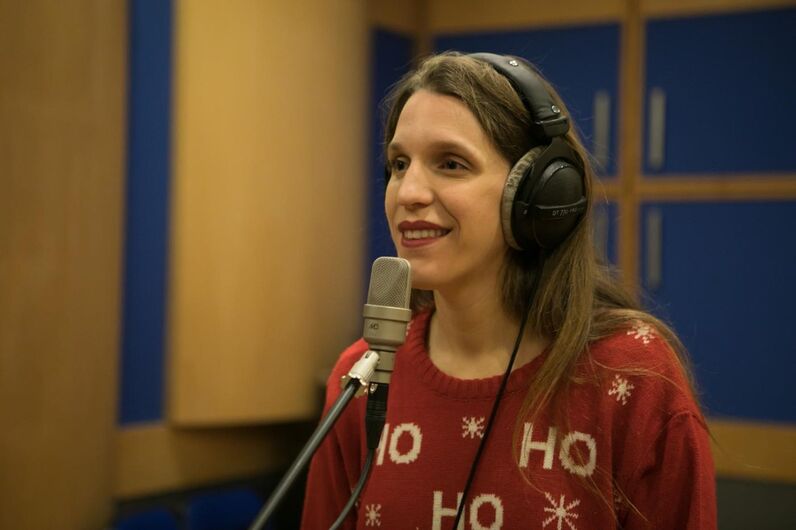 As imagens exclusivas da namorada e da mãe de Salvador Sobral à porta do hospital