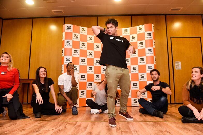 Maria Sampaio, Helena Costa, Gonçalo Cabral, Catarina Gouveia, Miguel Costa (ao centro), Afonso Pimentel e Joana Rosa 