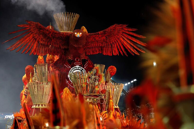 Sabrina Sato brilha no desfile da Gaviões da Fiel, em São Paulo