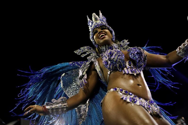 Toda beleza e sensualidade do grupo especial das escolas de samba cariocas