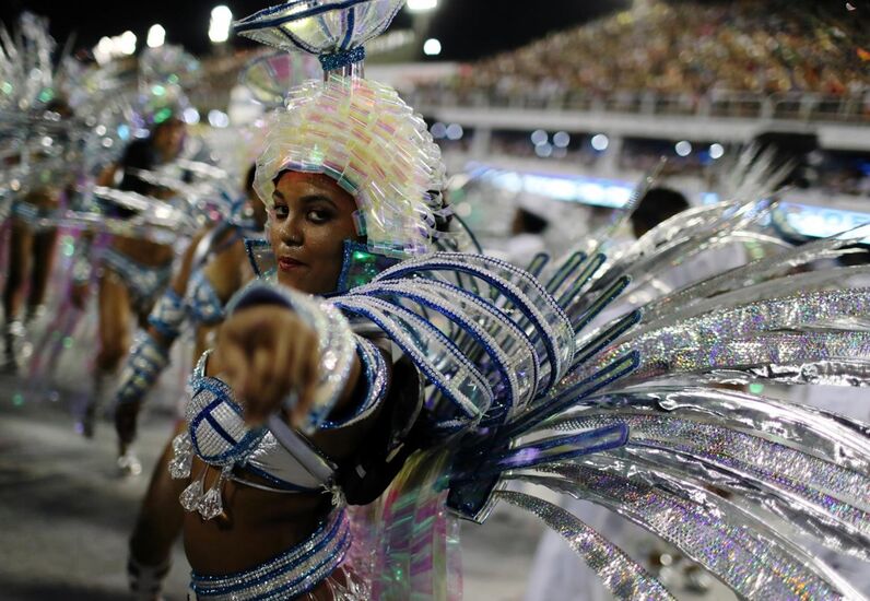 Toda beleza e sensualidade do grupo especial das escolas de samba cariocas