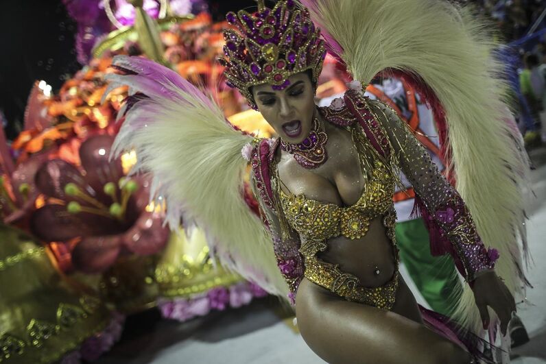 Toda beleza e sensualidade do grupo especial das escolas de samba cariocas