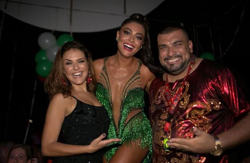 Juliana Paes pronta para desfilar no sambódromo
