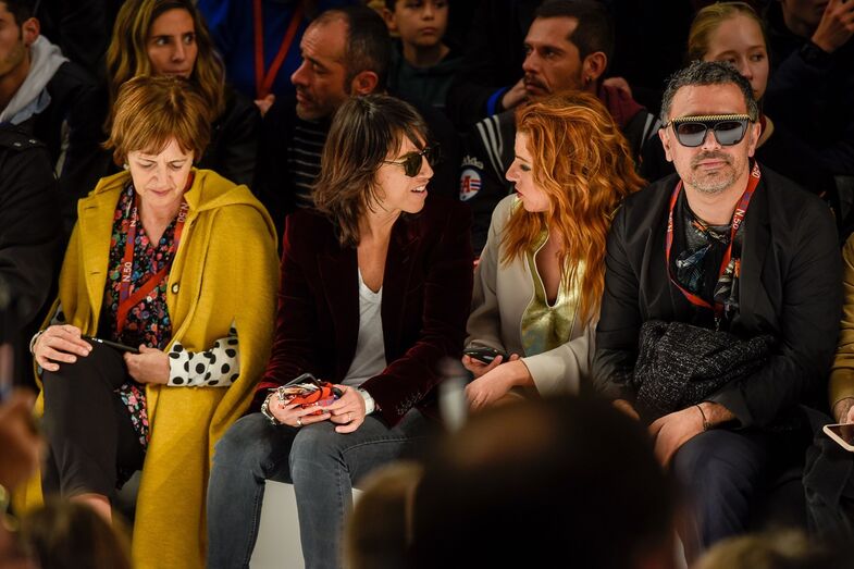 Recém-casadas, Gabriela Sobral e Inês Herédia divertem-se na ModaLisboa