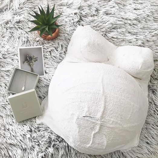 A cantora e vlogger fez um molde de gesso da sua barriga este sábado, 14