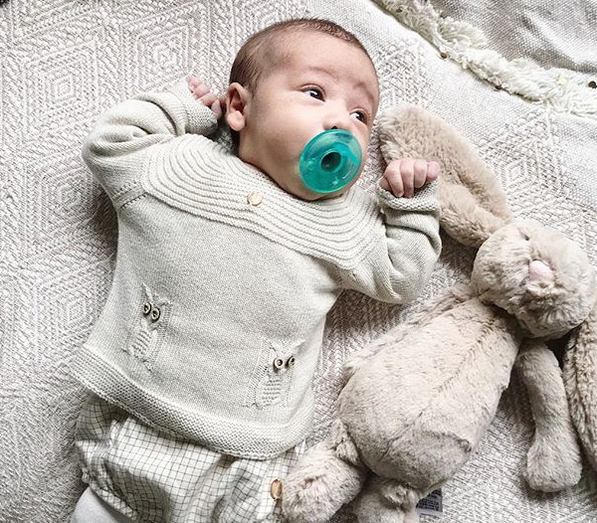 Mia Rose deliciada com o filho Mateus