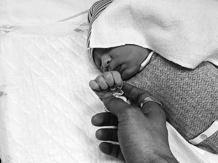 Mia Rose deliciada com o filho Mateus