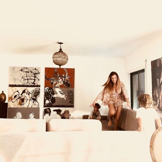 Cada vez mais apaixonada, Liliana Aguiar mostra-se feliz em férias de família