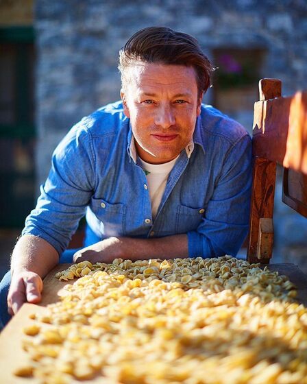 Jamie Oliver admite estar à beira da falência e tira 14 milhões de euros da poupança para salvar restaurantes