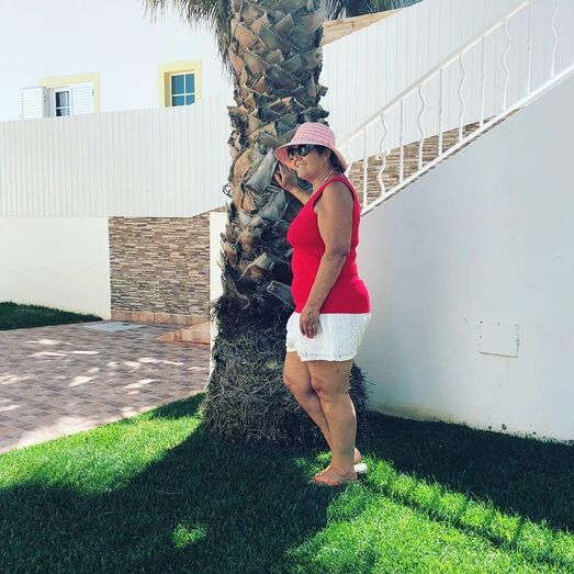 Longe de Ronaldo, Dolores apoia filho