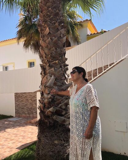 Longe de Ronaldo, Dolores apoia filho