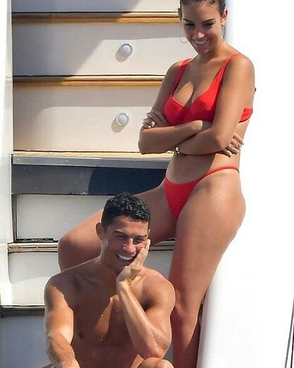 Cristiano Ronaldo e Georgina mais apaixonados enquanto ultrapassam polémica