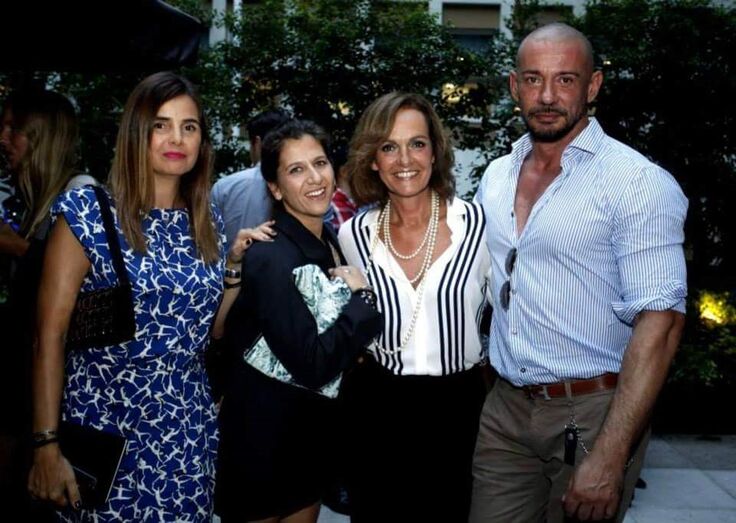 Paulo Macedo com as ex-colegas da Vogue