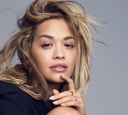 Rita Ora mostra-se totalmente nua para promover novo álbum