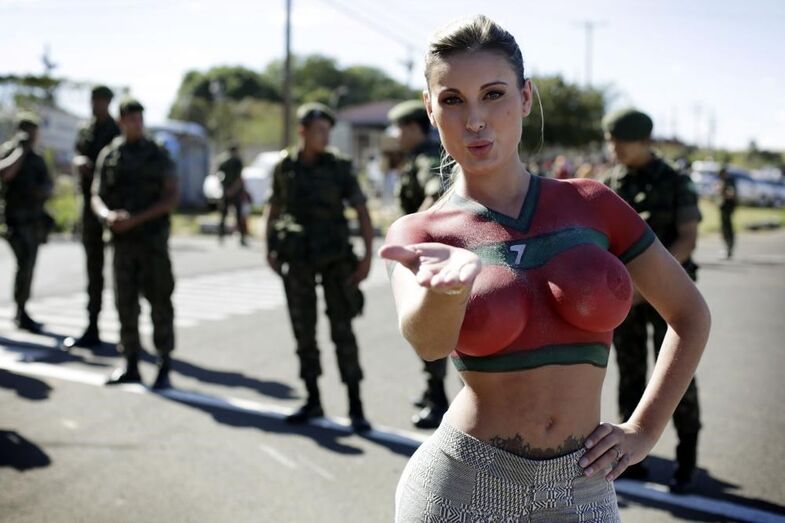 Em 2013, e ainda a namorar com Irina, Ronaldo terá procurado a modelo brasileira Andressa Urach depois de ela vencer o concurso de Miss Bumbum do Brasil, tendo-a convidado para ir a Madrid. No mesmo ano, a estrela de televisão revelou que o encontro não foi o que esperava e que Ronaldo terá sido violento durante o sexo anal