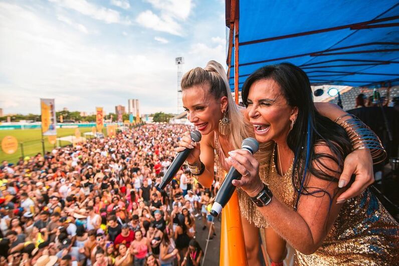 Famosas revelam sensualidade no Carnaval do Brasil