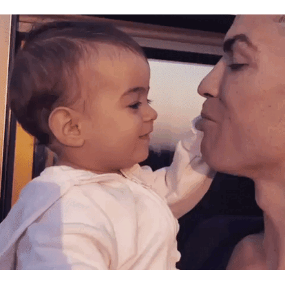 O momento mais amoroso entre Cristiano Ronaldo e a filha mais nova
