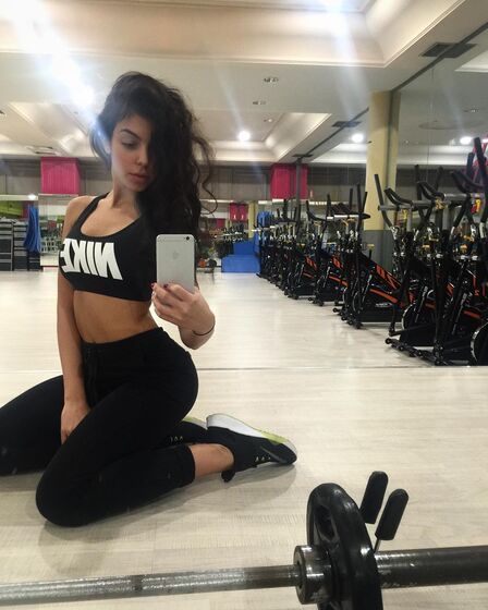 Que obsessão! As poses favoritas de Georgina Rodríguez