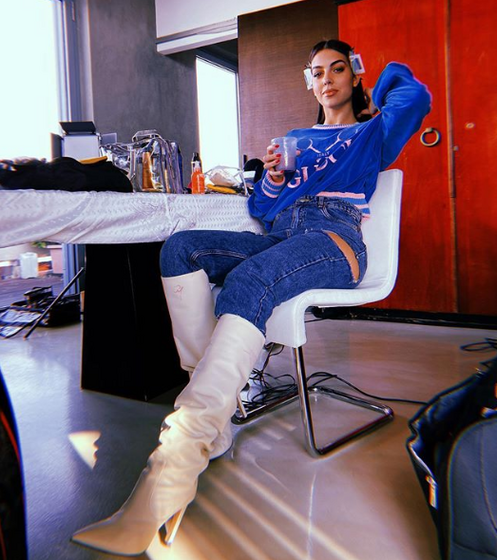 Que obsessão! As poses favoritas de Georgina Rodríguez