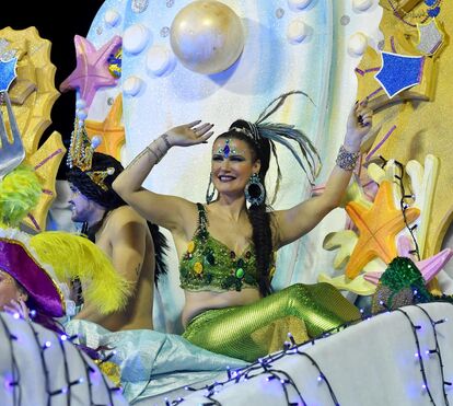 A loucura do Carnaval! Elma e Dolores Aveiro estrelas no desfile da Madeira