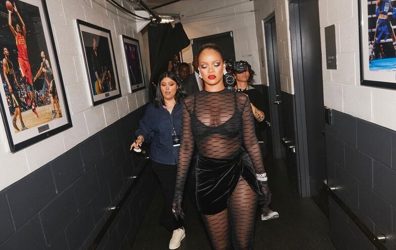 Na luta contra o coronavírus, Rihanna faz doação milionária