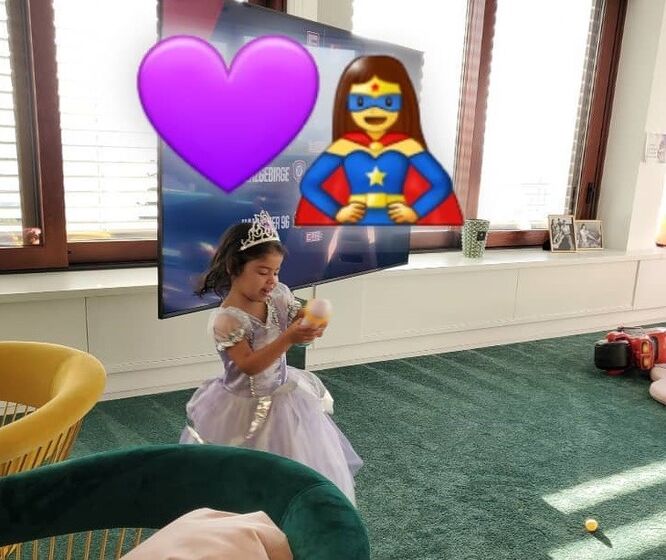 Tão giros! Filhos de Ronaldo e Georgina passam o domingo mascarados